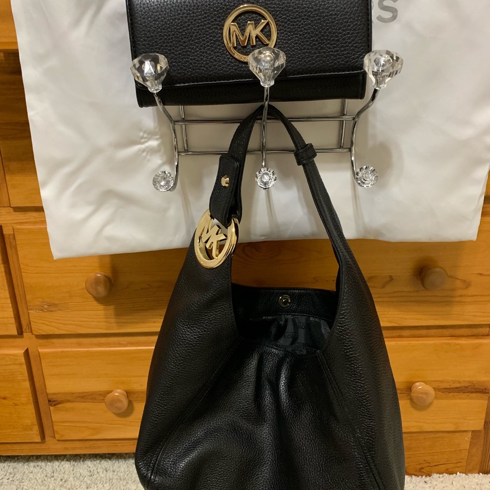 NEW NO TAGS MICHAEL KORS HOBO AND WALLET